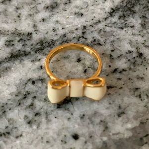 Kate Spade “Take a Bow” Gold and Ivory Enamel Ring sz 6